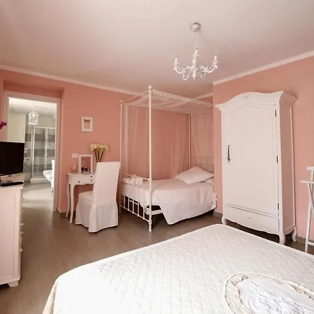 Bed & Breakfast La Vecchia Tenenza 3*