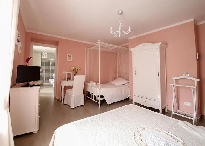 Bed and Breakfast La Vecchia Tenenza 4*
